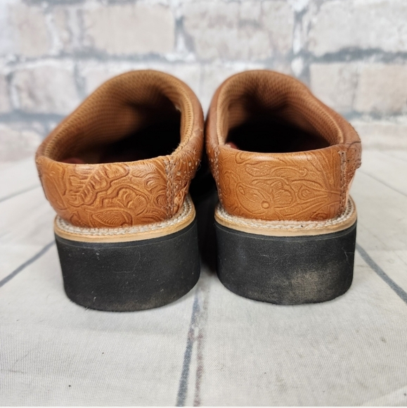 Twisted X Embossed Leather Western Mules Slip On Clogs Tan Size 7.5 - Picture 9 of 10